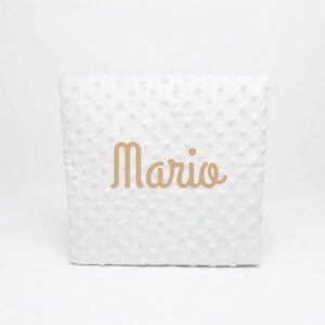 Manta bordada con nombre