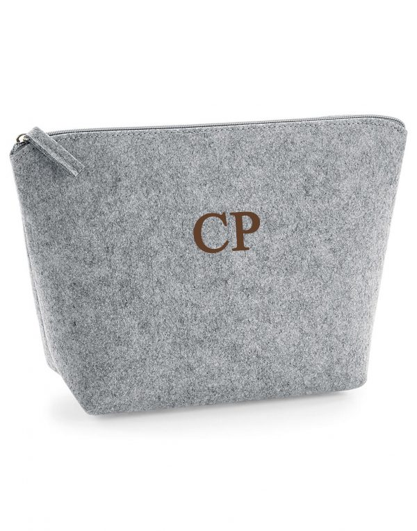 neceser fieltro iniciales