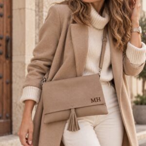 Bolso bandolera piel iniciales bordadas