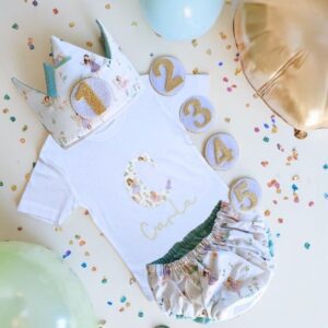 Pack de cumpleaños con corona, cubrepañal y camiseta hadas